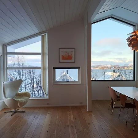 Upnorth, Panoramic View And Jacuzzi 트롬쇠